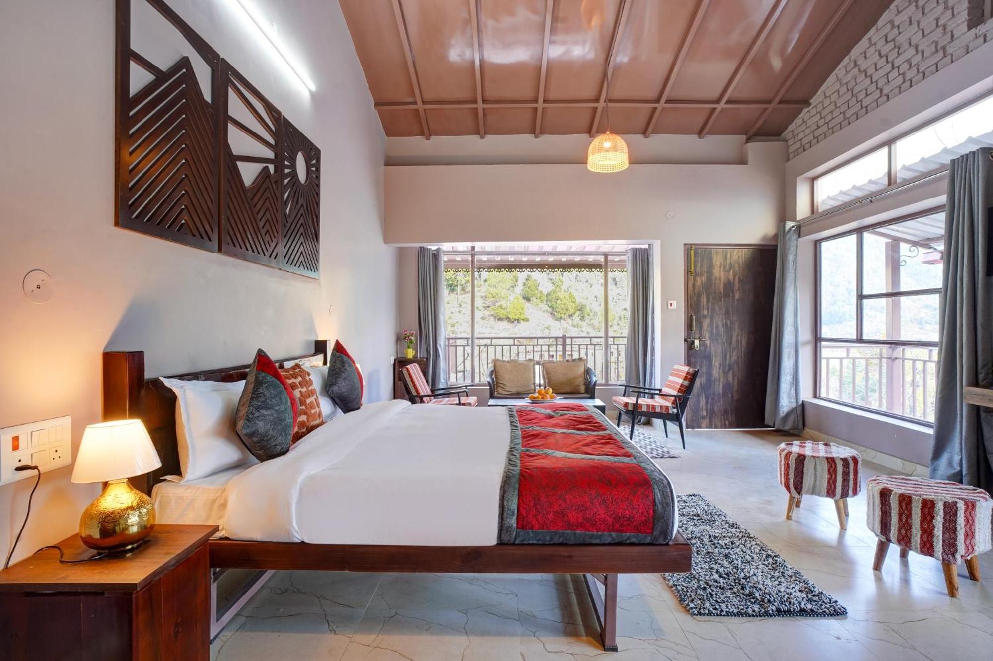 Nature's Vibe - A 4bhk Plum Orchard Mukteshwar