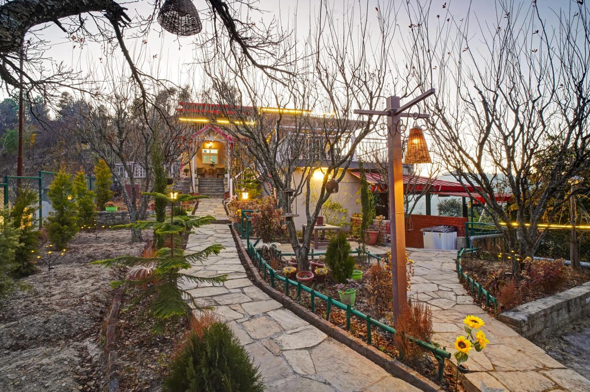 Villa Nature's Vibe - A 4bhk Plum Orchard *