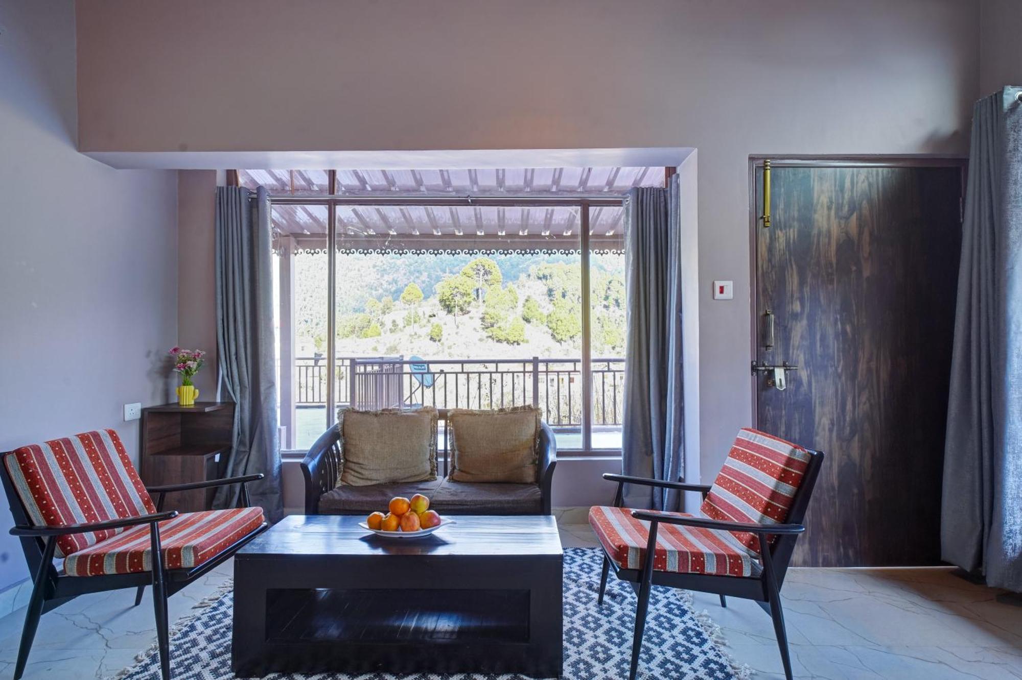 Nature's Vibe - A 4bhk Plum Orchard Villa Mukteshwar